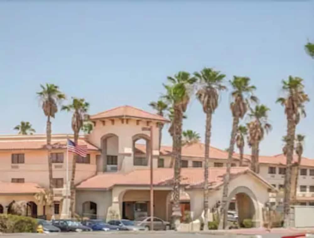 Ramada By Wyndham Barstow Exterior foto