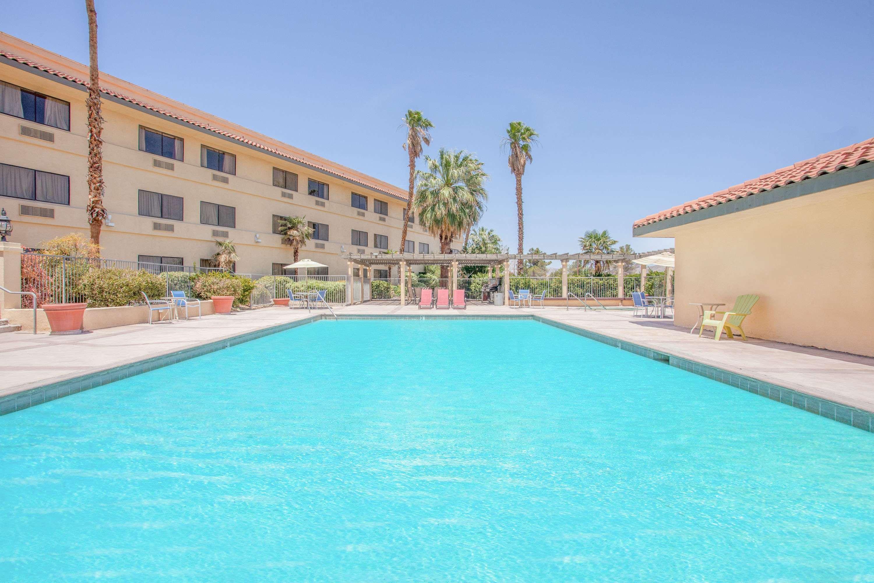 Ramada By Wyndham Barstow Exterior foto