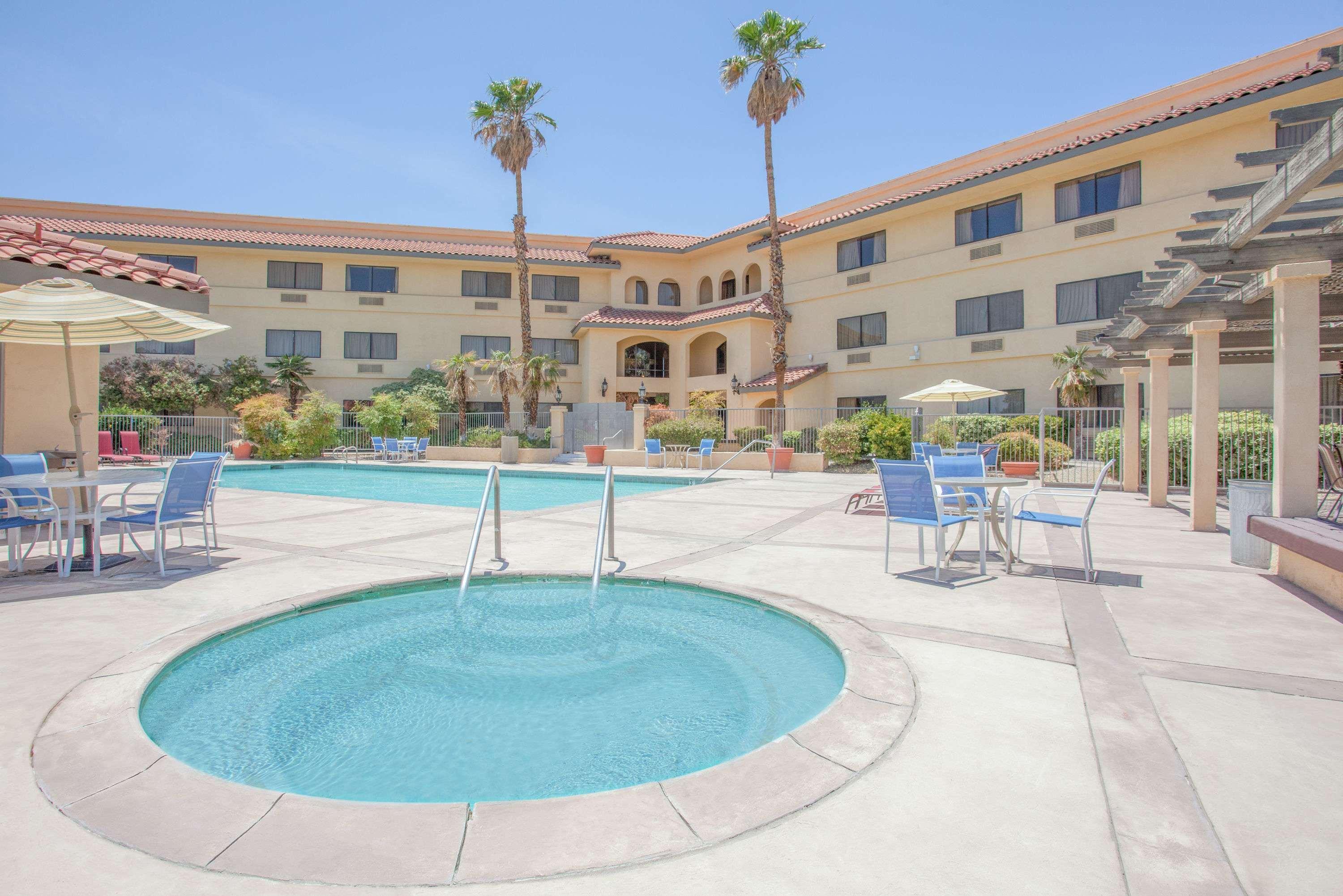 Ramada By Wyndham Barstow Exterior foto